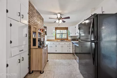 Kitchen - 8237 Collier Rd, Powell, TN 37849 photo 1 of 2
