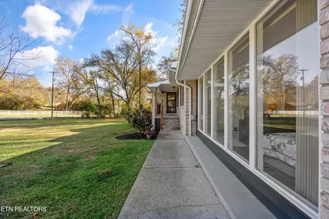 Exterior - 8237 Collier Rd, Powell, TN 37849 photo 5 of 8