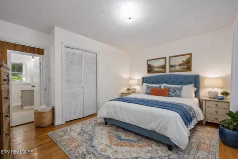Bedroom - 8237 Collier Rd, Powell, TN 37849 photo 2 of 3