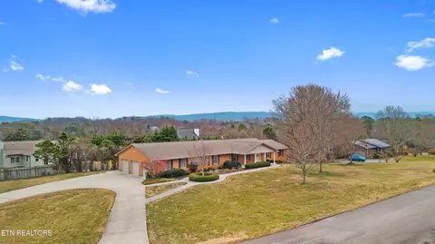 1245 S Heritage Dr, Maryville, TN 37803