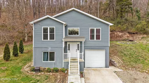 2813 Greenway Dr, Knoxville, TN 37918