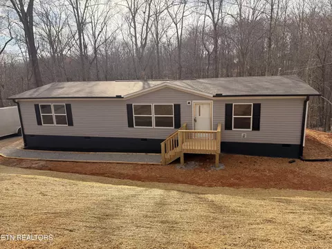 211 Clear Springs Rd, Harriman, TN 37748
