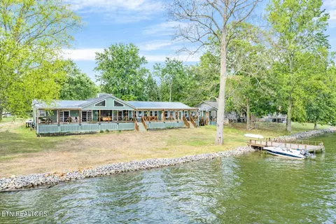 4225 W Lakeview Cir, Louisville, TN 37777
