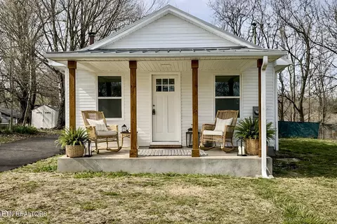1607 Berry Rd, Knoxville, TN 37920