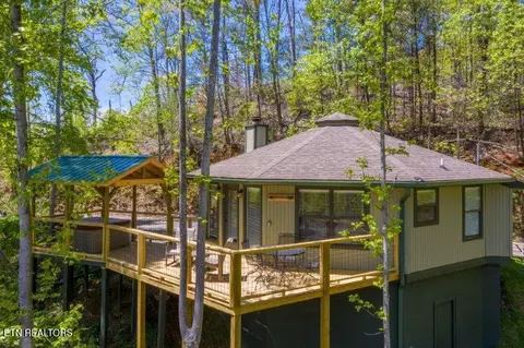 1027 Condo Dr, Gatlinburg, TN 37738