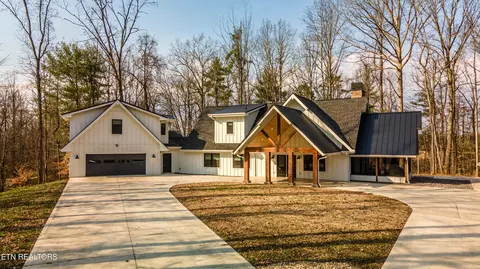 226 Meadowood Rd, Newport, TN 37821