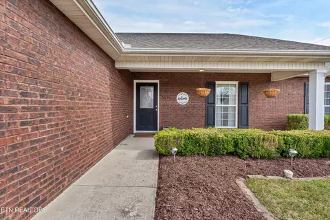 910 Thunder Creek Dr, Maryville, TN 37801