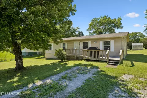 717 Bernard Ave, Rockwood, TN 37854