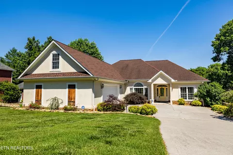 210 Indian Shadows Dr, Maryville, TN 37801