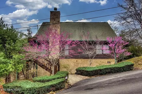 2234 Eagle Feather Dr, Sevierville, TN 37876