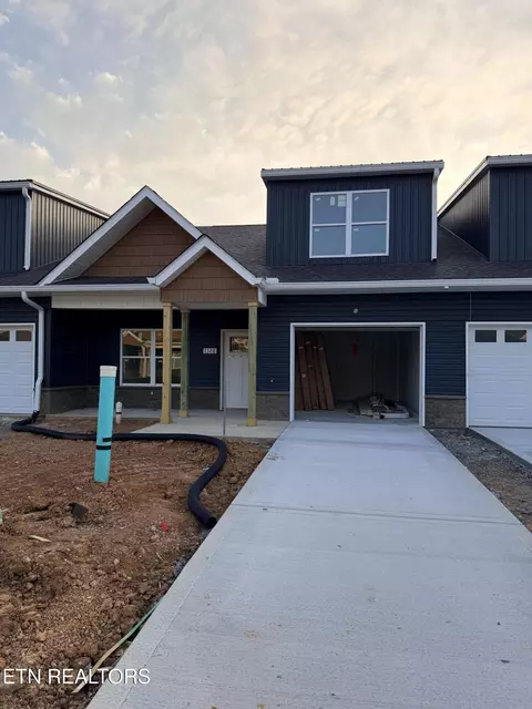 7328 Whispering Creek Ln, Powell, TN 37849