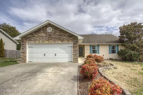 1010 Stones Throw Ln, Sevierville, TN 37876