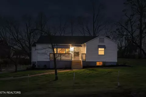 1106 Bradshaw Garden Dr, Knoxville, TN 37912