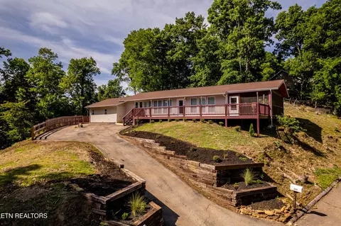 4431 Deer Run Dr, Louisville, TN 37777