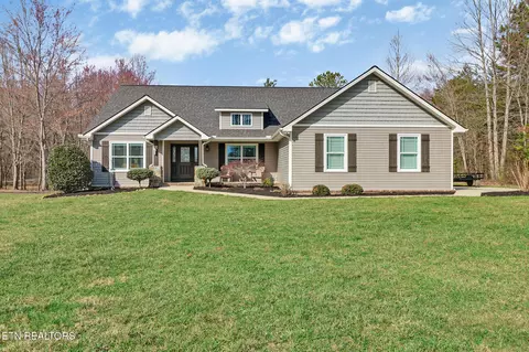 51 W Creek Dr, Crossville, TN 38572