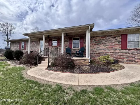 279 Dixie Lee Ln, Lenoir City, TN 37772