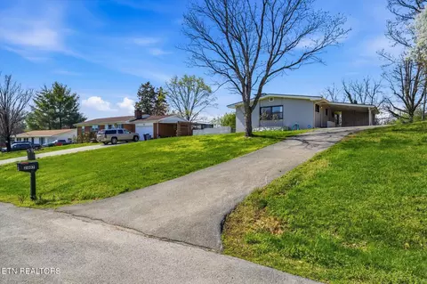 2807 Thomas Dr, Maryville, TN 37804