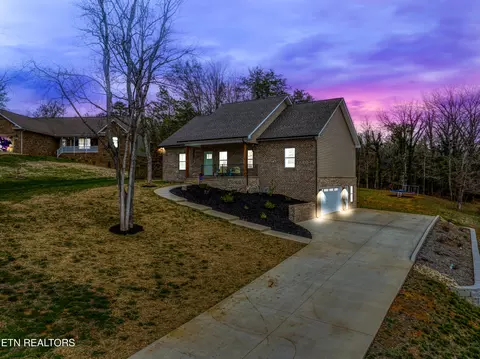 1318 Tomahawk Dr, Maryville, TN 37803
