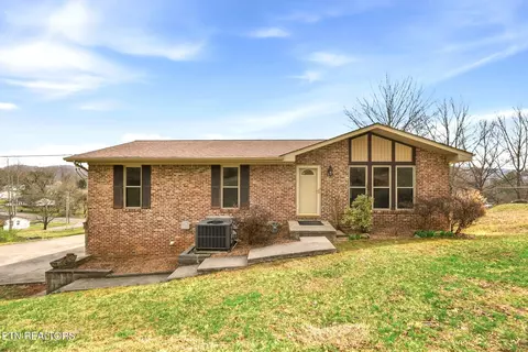 103 Middlebury Rd, Oak Ridge, TN 37830
