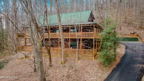 3050 Headrick Dr, Sevierville, TN 37862