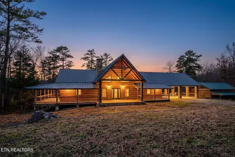 672 Falls Rd, Monterey, TN 38574