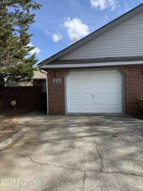 805 Cedar Ln #A4, Knoxville, TN 37912