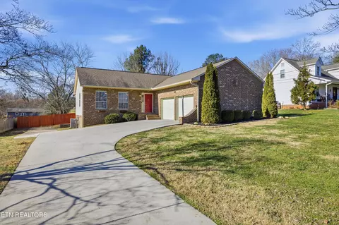1554 Crooked Oak Dr, Lenoir City, TN 37771