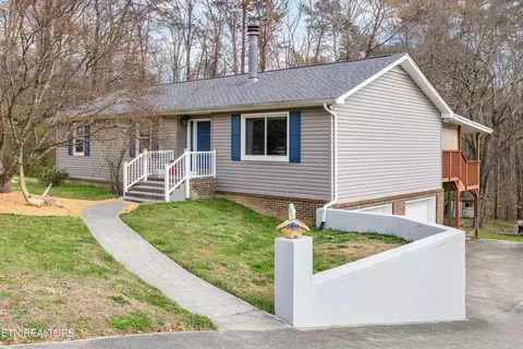 100 Pioneer Dr, Clinton, TN 37716