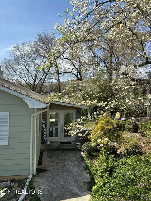114 Glendale Ln, Oak Ridge, TN 37830