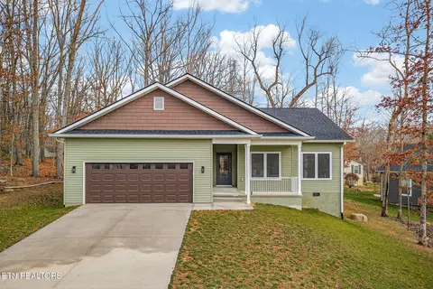 123 Lakewood Dr, Crossville, TN 38558
