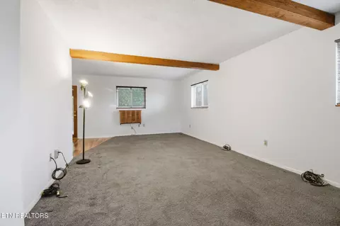 353 E Wolf Valley Rd, Heiskell, TN 37754 photo 3