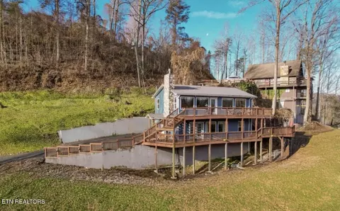 230 Silverbell Ln, Gatlinburg, TN 37738