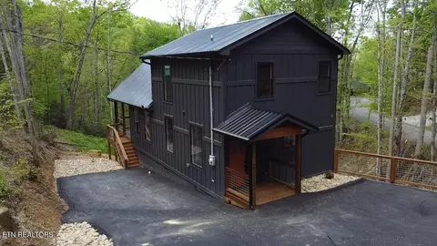 4016 Dollys Dr, Sevierville, TN 37876