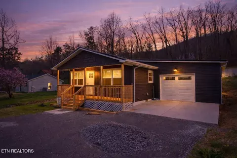 208 Old Lake City Hwy, Rocky Top, TN 37769