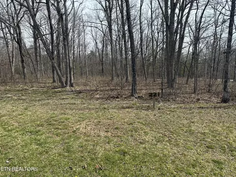 221 Westchester Dr, Crossville, TN 38558