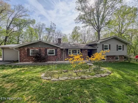 112 Newcrest Ln, Oak Ridge, TN 37830