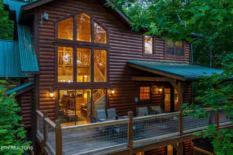 1226 Serenity Ln, Sevierville, TN 37876