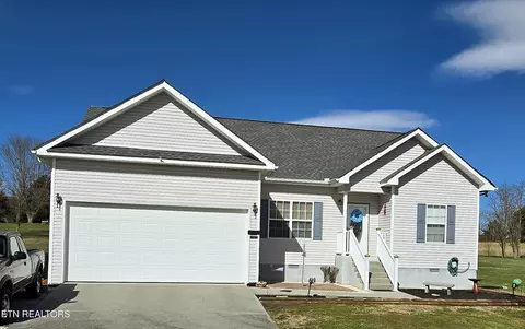 2112 Katie Ln, Dandridge, TN 37725