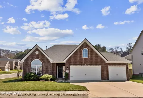 910 Springwood Ln, Maryville, TN 37801