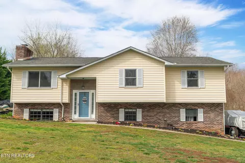 3102 Fairoaks Dr, Maryville, TN 37803