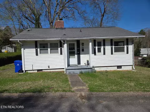 111 Kingsley Rd, Oak Ridge, TN 37830