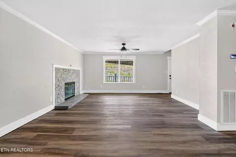 Living - 1050 Briar Ct, Talbott, TN 37877 photo 5 of 8