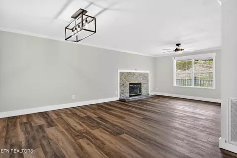 Living - 1050 Briar Ct, Talbott, TN 37877 photo 3 of 8