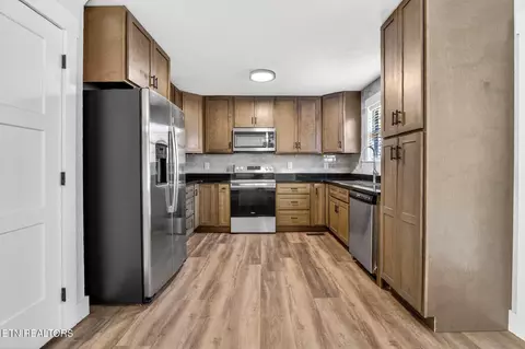 Kitchen - 1050 Briar Ct, Talbott, TN 37877 photo 2 of 4
