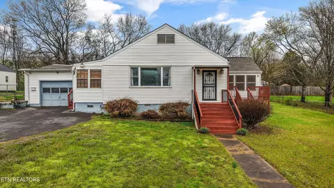 1703 Charles Dr, Knoxville, TN 37918