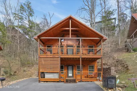 2395 Alpine Village Way, Pigeon Forge, TN 37863