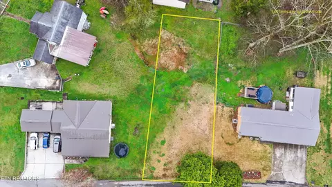 306 Shoopman Ln, Oliver Springs, TN 37840