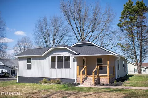 410 W Walnut St, Madisonville, TN 37354