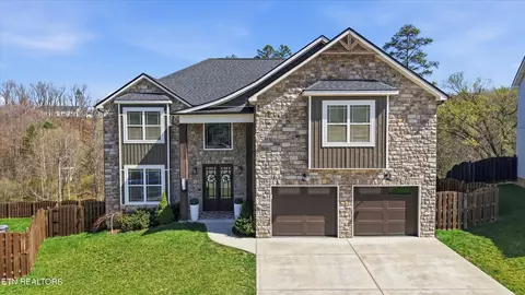 2052 Highlands Ridge Ln, Knoxville, TN 37932