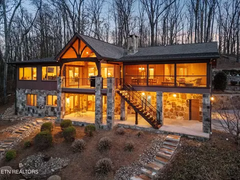 566 Island View Dr, Friendsville, TN 37737